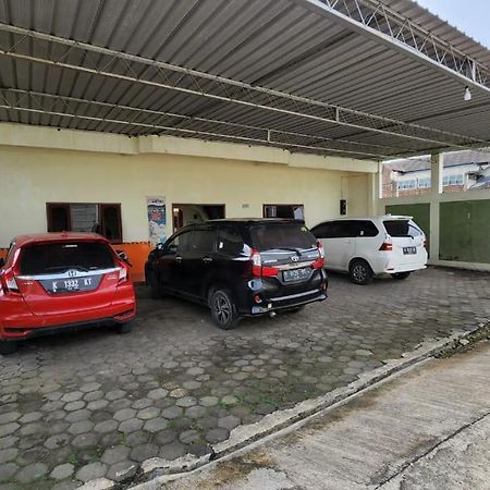 Hotel Metro Kudus Tanggulangin Екстериор снимка