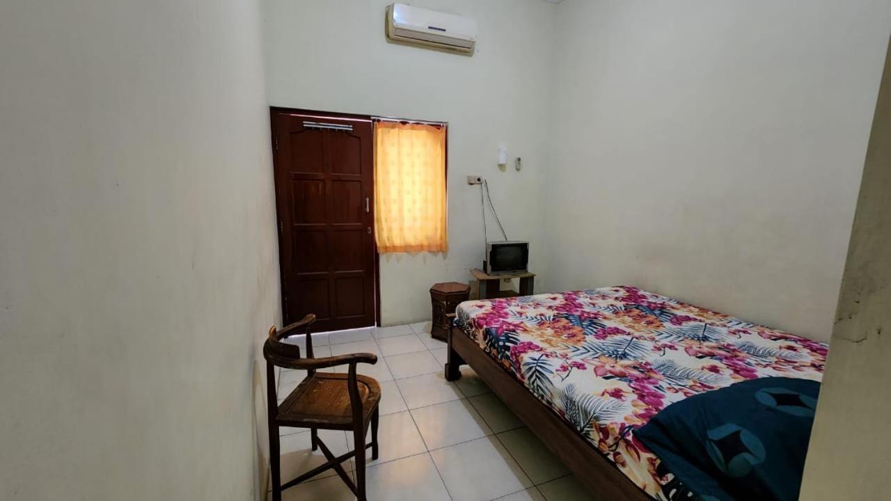 Hotel Metro Kudus Tanggulangin Екстериор снимка